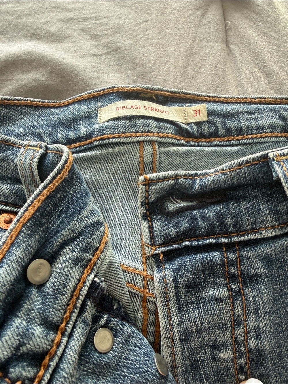 Levi’s Ribcage Straight Jeans in Light Blue Denim